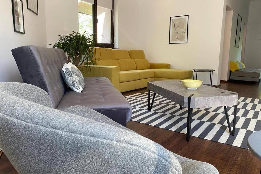 La Tuya Deluxe Villa Iasi Extérieur photo