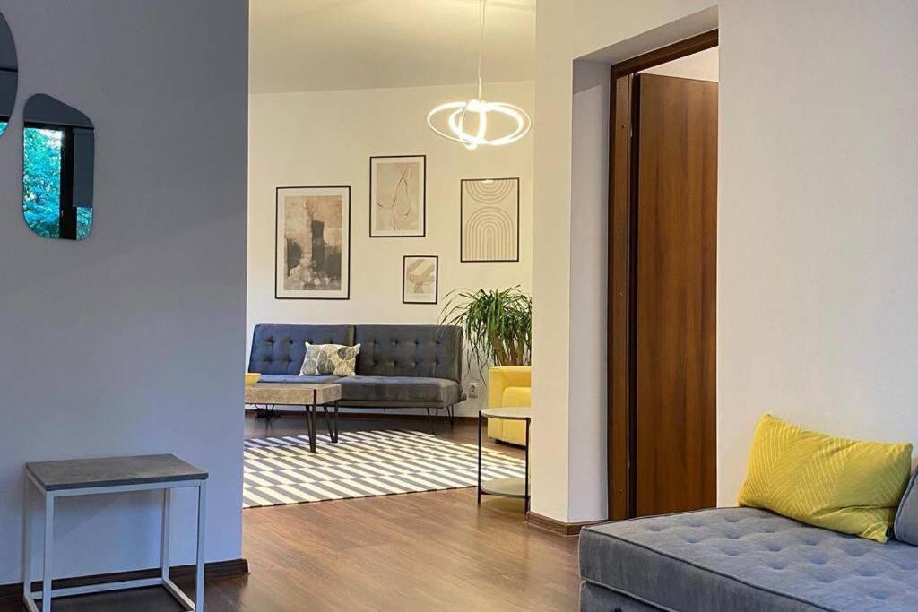 La Tuya Deluxe Villa Iasi Extérieur photo